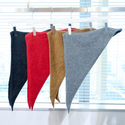 【ユニクロ】やみつき触感！噂の「三角ストール」でいつものシンプル服が即・高見え