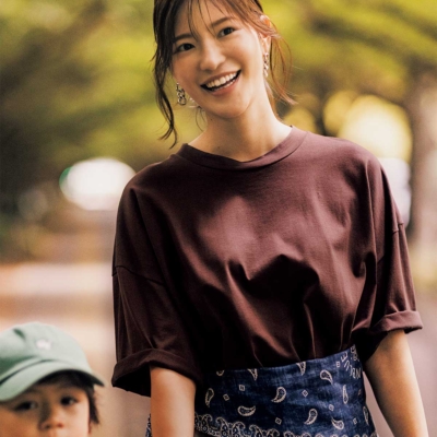 今秋Tシャツに「プラスワン」するオシャレが台頭！初心者は“ひと巻き”からスタート