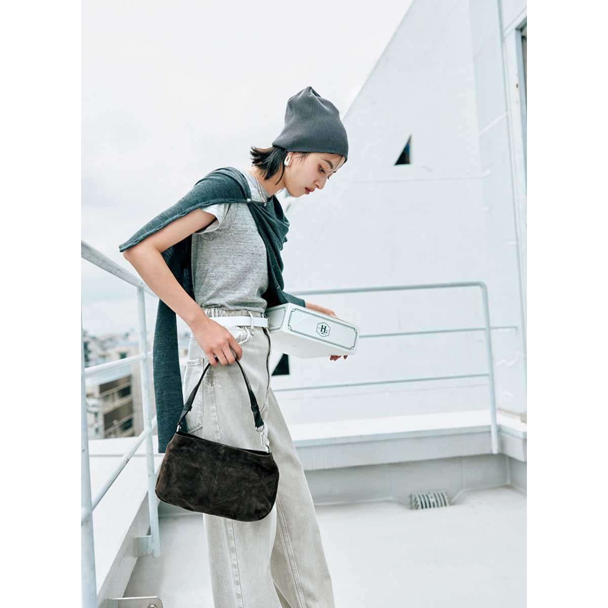 Tシャツでもニット帽プラスで秋めく