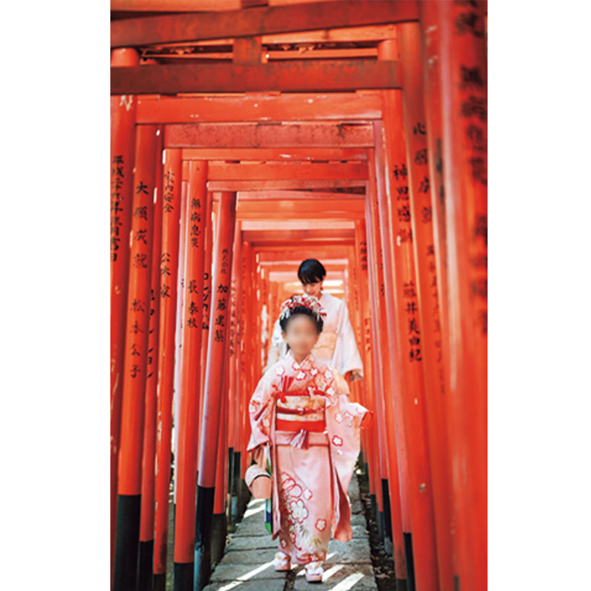根津神社の真っ赤な千本鳥居での七五三撮影