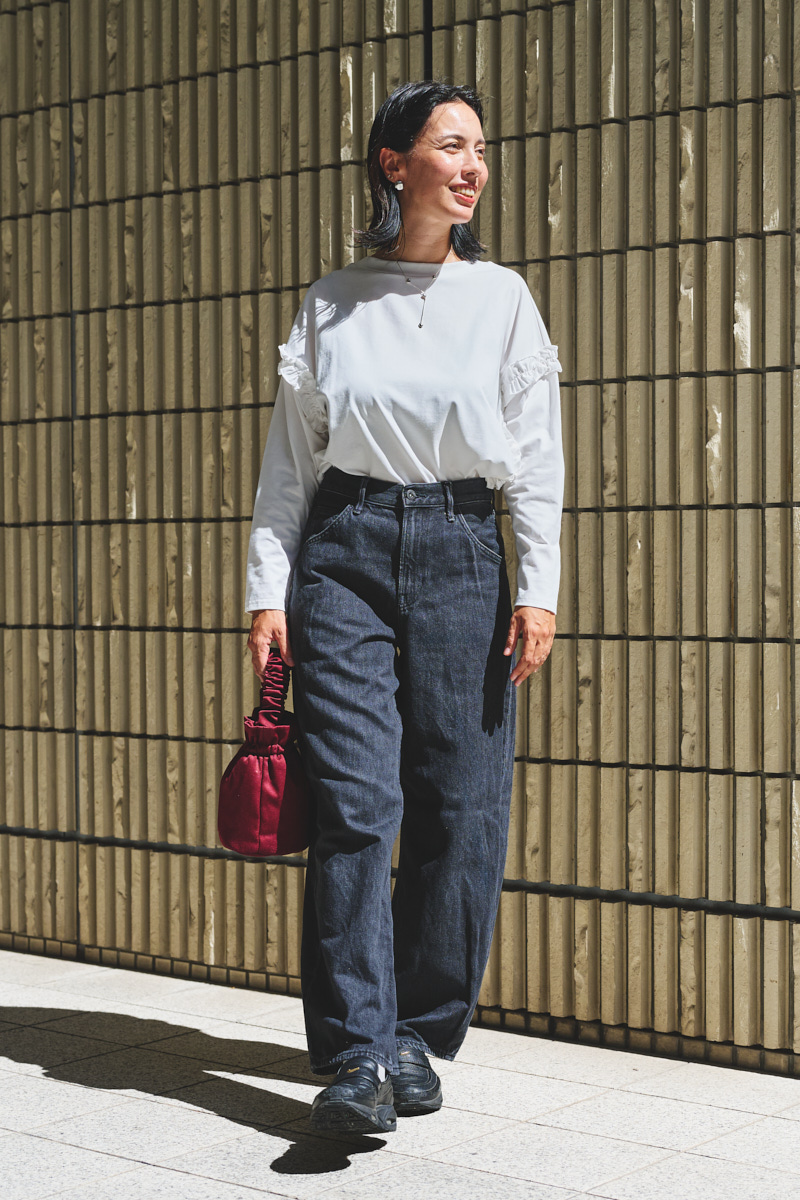 クラウドチームVERY太田史帆子の[ALEGRE]ショルダーフリルカットソーコーデ
