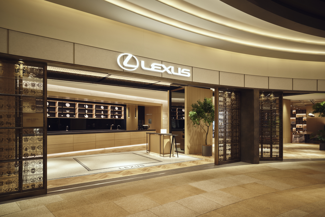 LEXUS MEETS...
