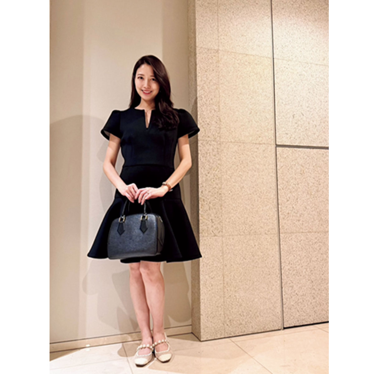 夫婦時間にPAULE KAのワンピースを着た三田友梨佳さんの私服コーデ
